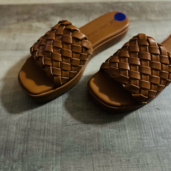 Chunky Anne Klein Sandals -SOLD - Picture 2 of 4